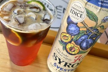 Pflaumen-Espresso-Tonic