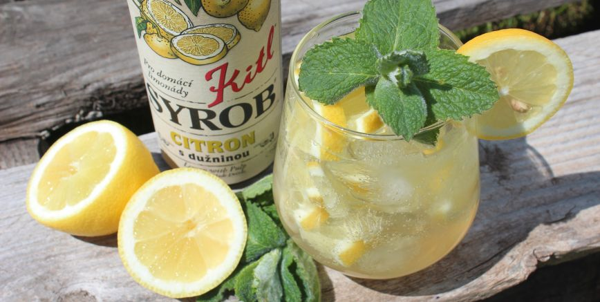 Zitronen Gin Fizz Cocktail 